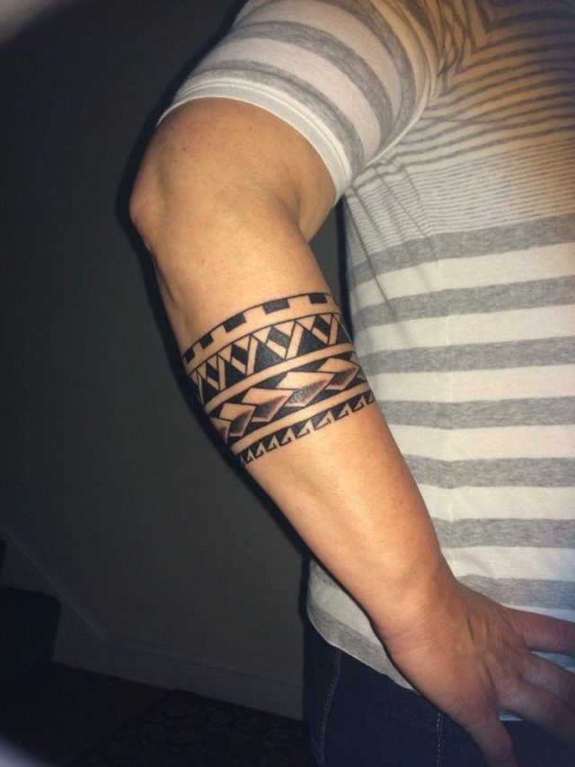 11 Armband Tattoo