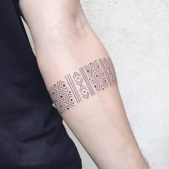 30 Minimalist Geometric Tattoos by Laura Martinez 20