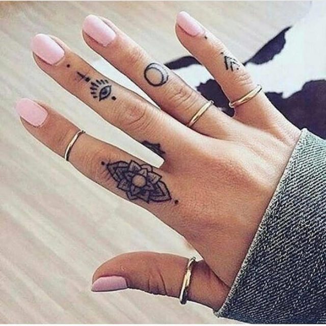 Amazing Finger Tattoo