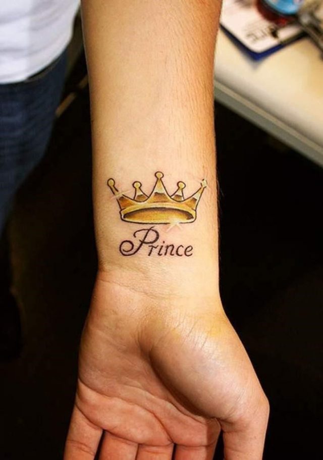 Golden Crown Tattoo WT124