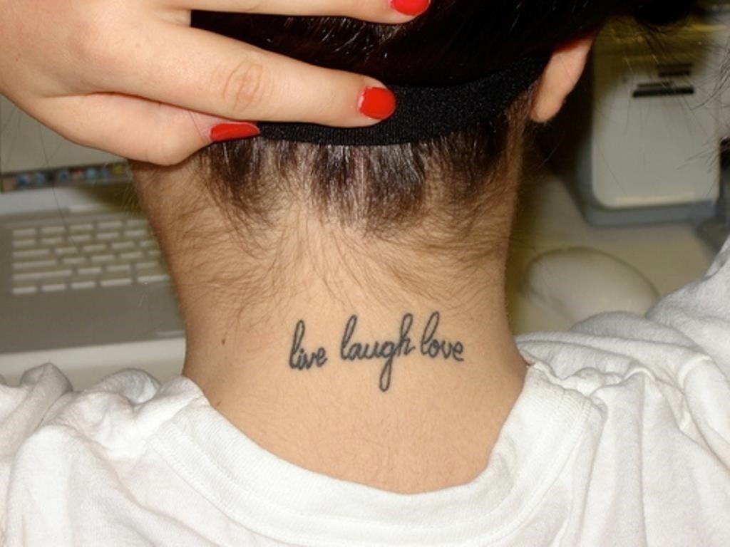 Lealdad lettering tattoo on the neck