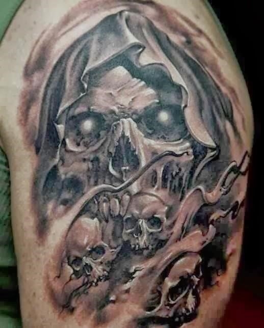 25 Vampire Skull Tattoo Designs