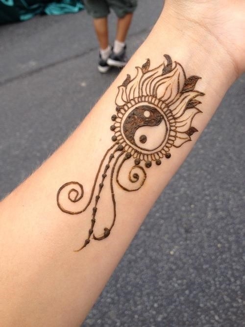 Simple Henna Yin Yang Tattoo On Wrist1