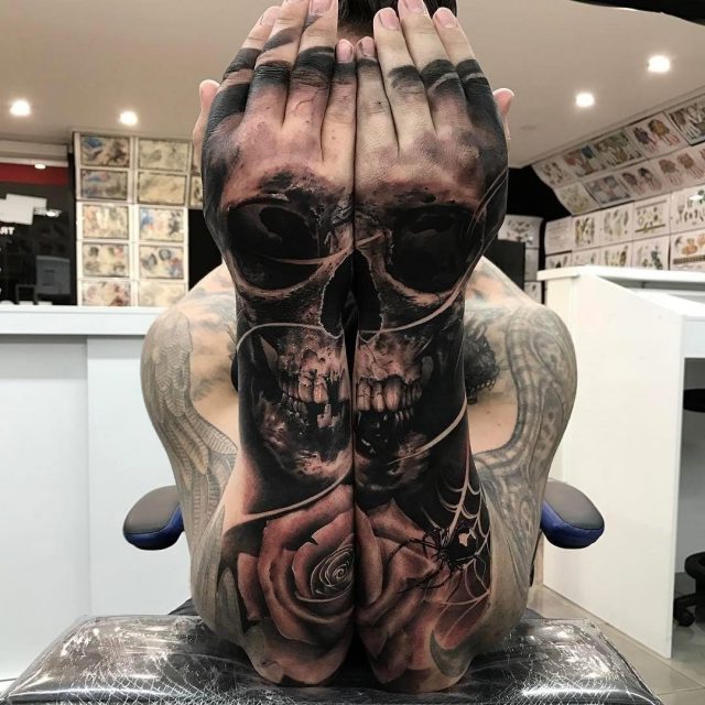 Skull double arm rose