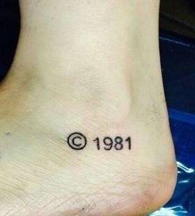 Small date black tattoo on foot 280×311