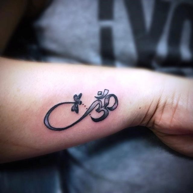 Traditional Infinity Tattoo Design