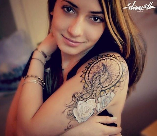 Baeutiful women tattoo shoulder