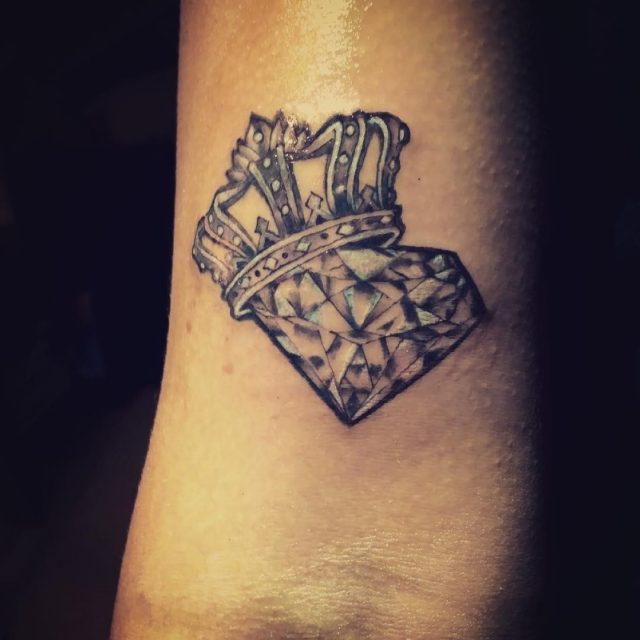 Crown tattoo 151018101