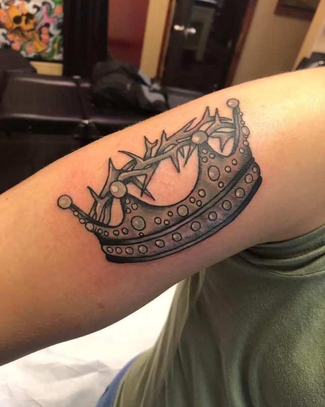 Crown tattoo 151018107