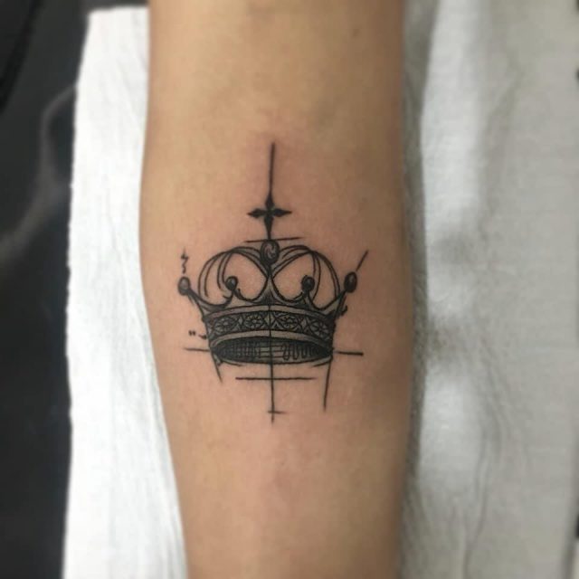 Crown tattoo 15101890