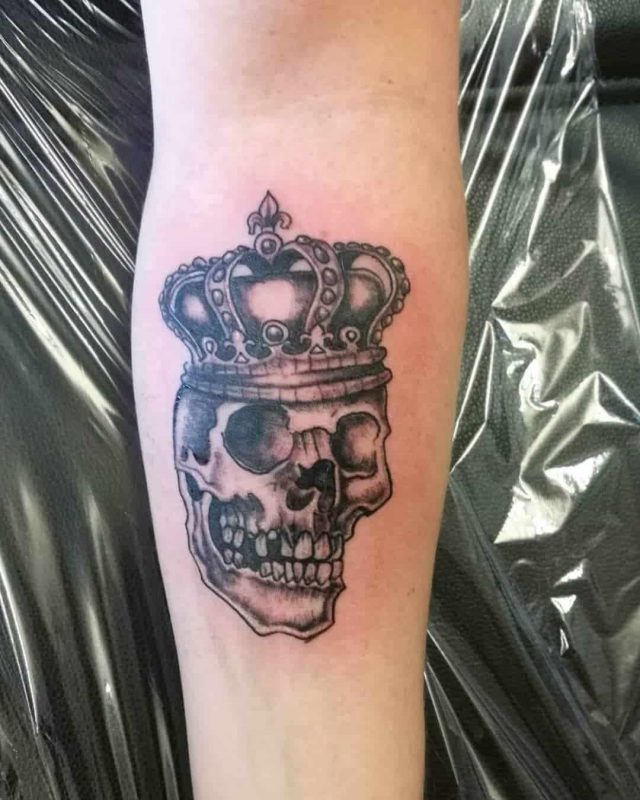 Crown tattoo 15101897