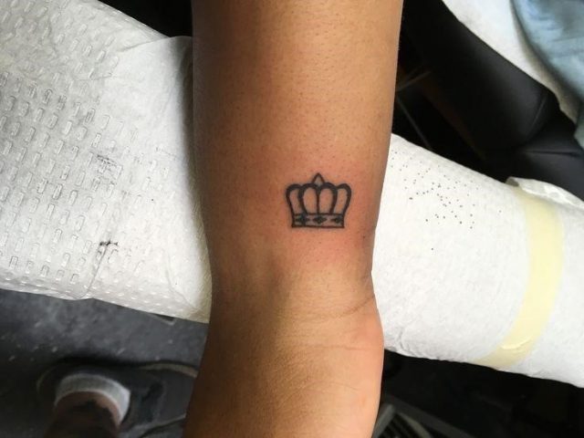 E77614dfe28aec423d569f790847e523  small crown tattoo crown tattoos