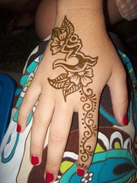 Henna hand tattoo 4