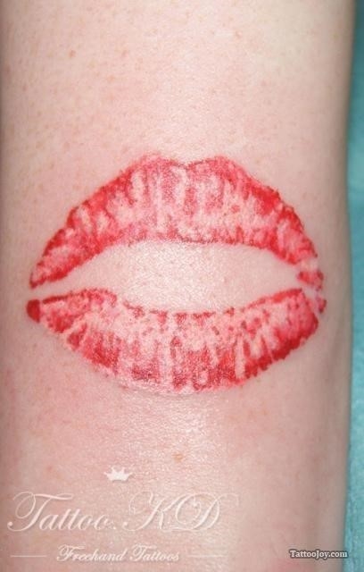 Lips tattoo 001