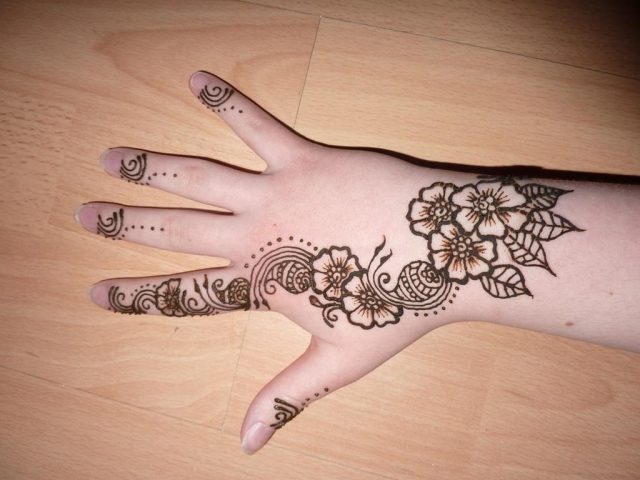 Simple henna designs